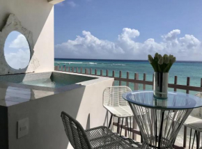 Apto Beachfront 2BRMS & Private Pool
